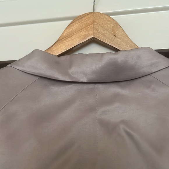 Silvery beige gray blazer fitted and about waist length - Picture 6 of 6